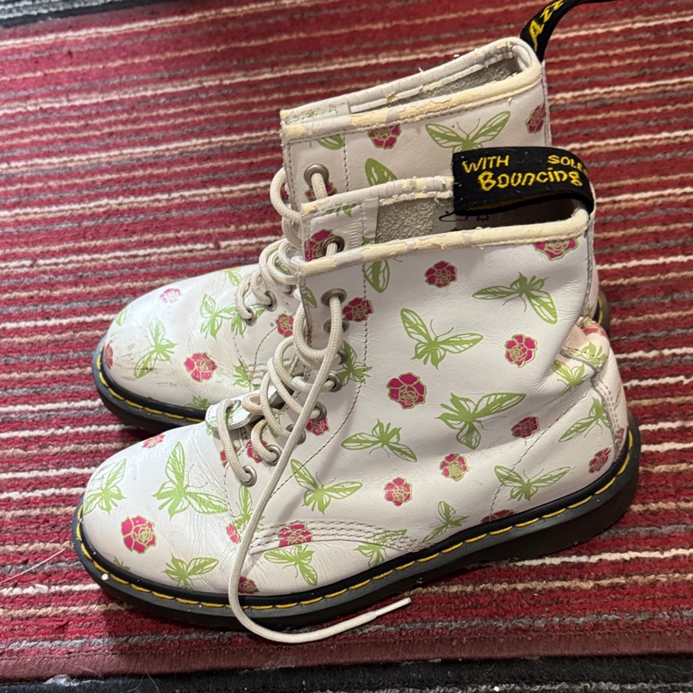 Vintage Dr. Martens White Boots with Green and Pink Butterfly Rose Design AW004 - Picture 4 of 12
